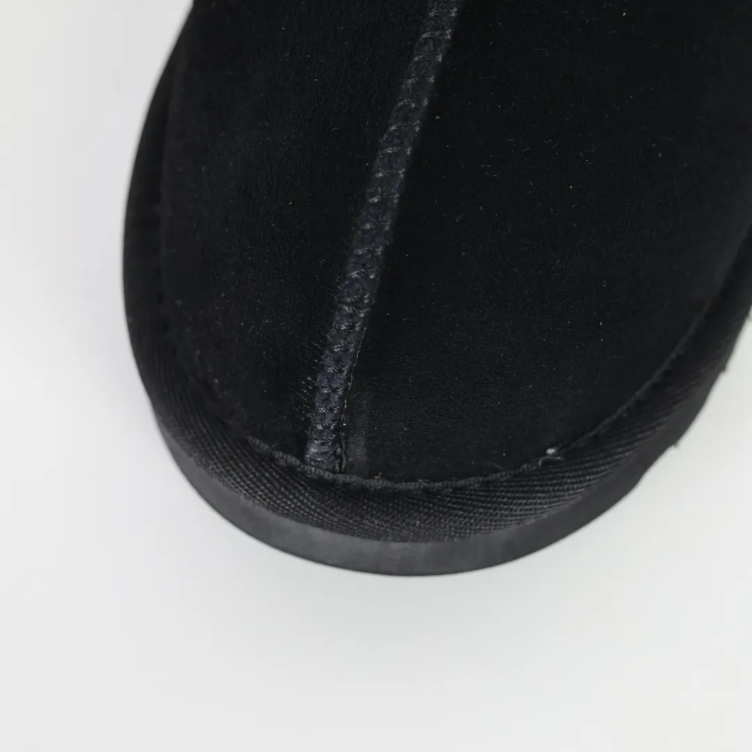 Copy price 💰540 Core recommendation Good price 5cm thick sole, independently developed original outsole, cashmere insole, keeping warm in winter, suitable for home use. In the new year, uug launched a style series, which is partially geared towards the preferences of young consumers. It has also moved to the forefront of fashion trends. Shoe body material, water-repellent coated suede upper, 17 mm UGGPURE™ implanted wool insole, lightweight non-slip and comfortable rubber outsole, with brand LOGO and trademark, with full package Size: 35 36 37 38 39 40 41 42 43 44 45